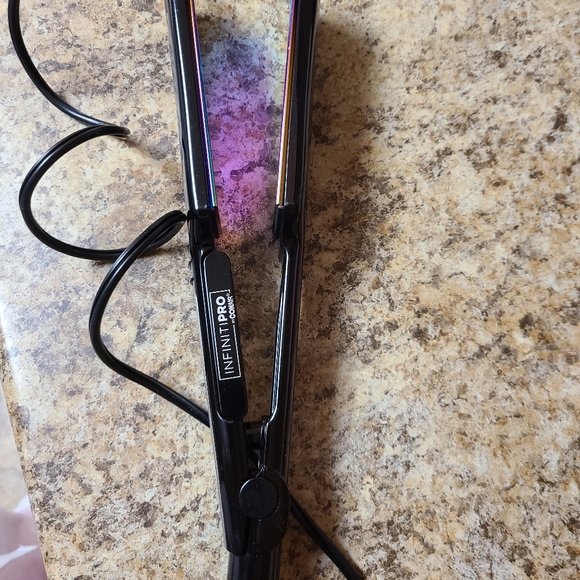 Conair Infiniti Pro 1¾" Rainbow Titanium Flat Iron - Picture 1 of 2